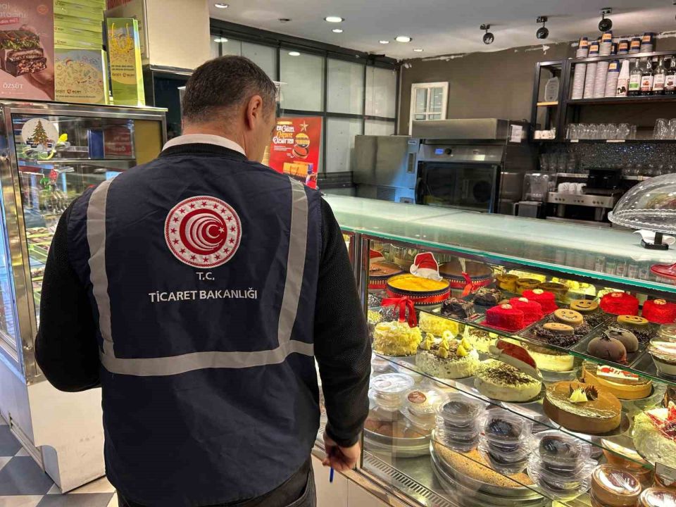 Ticaret Bakanlığı ekiplerinden market ve pastaneleri denetimi