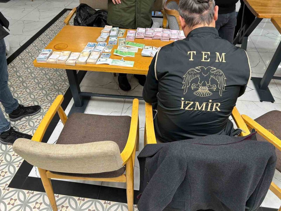 Manisa ve 3 ilde FETÖ operasyonunda gizli eyalet imamları yakalandı!