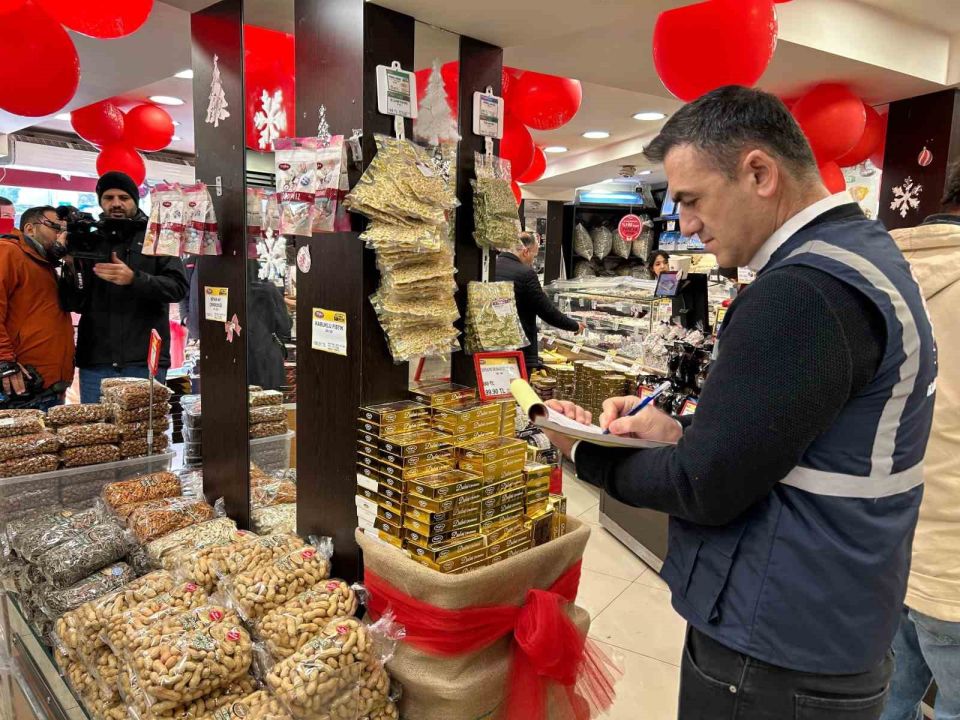 Ticaret Bakanlığı ekiplerinden market ve pastaneleri denetimi