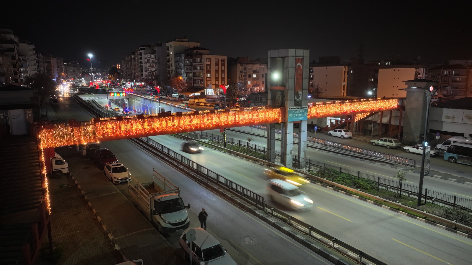 Manisa yeni yıla hazırlandı: Caddeler ışıl ışıl oldu!