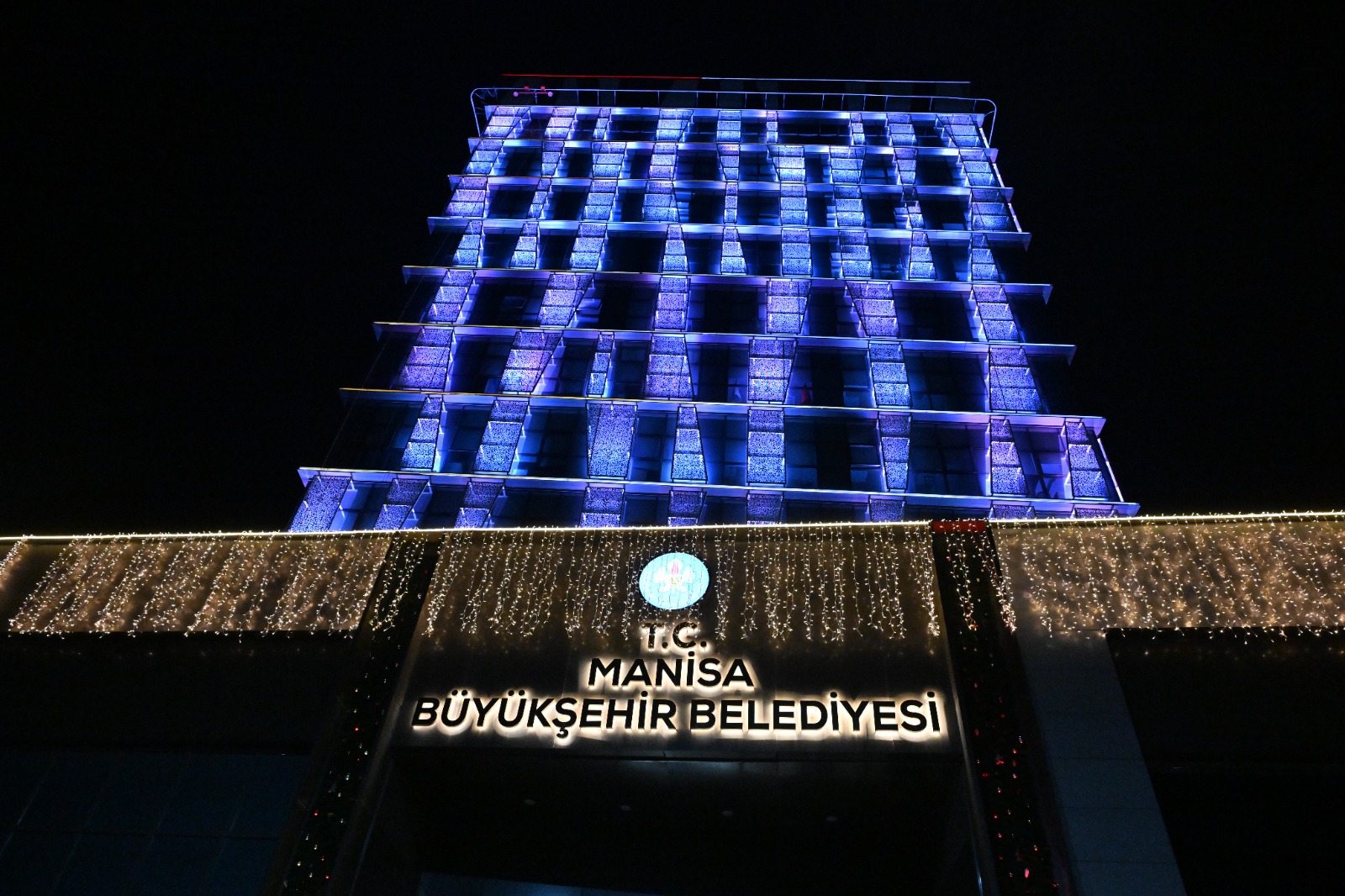 Manisa yeni yıla hazırlandı: Caddeler ışıl ışıl oldu!