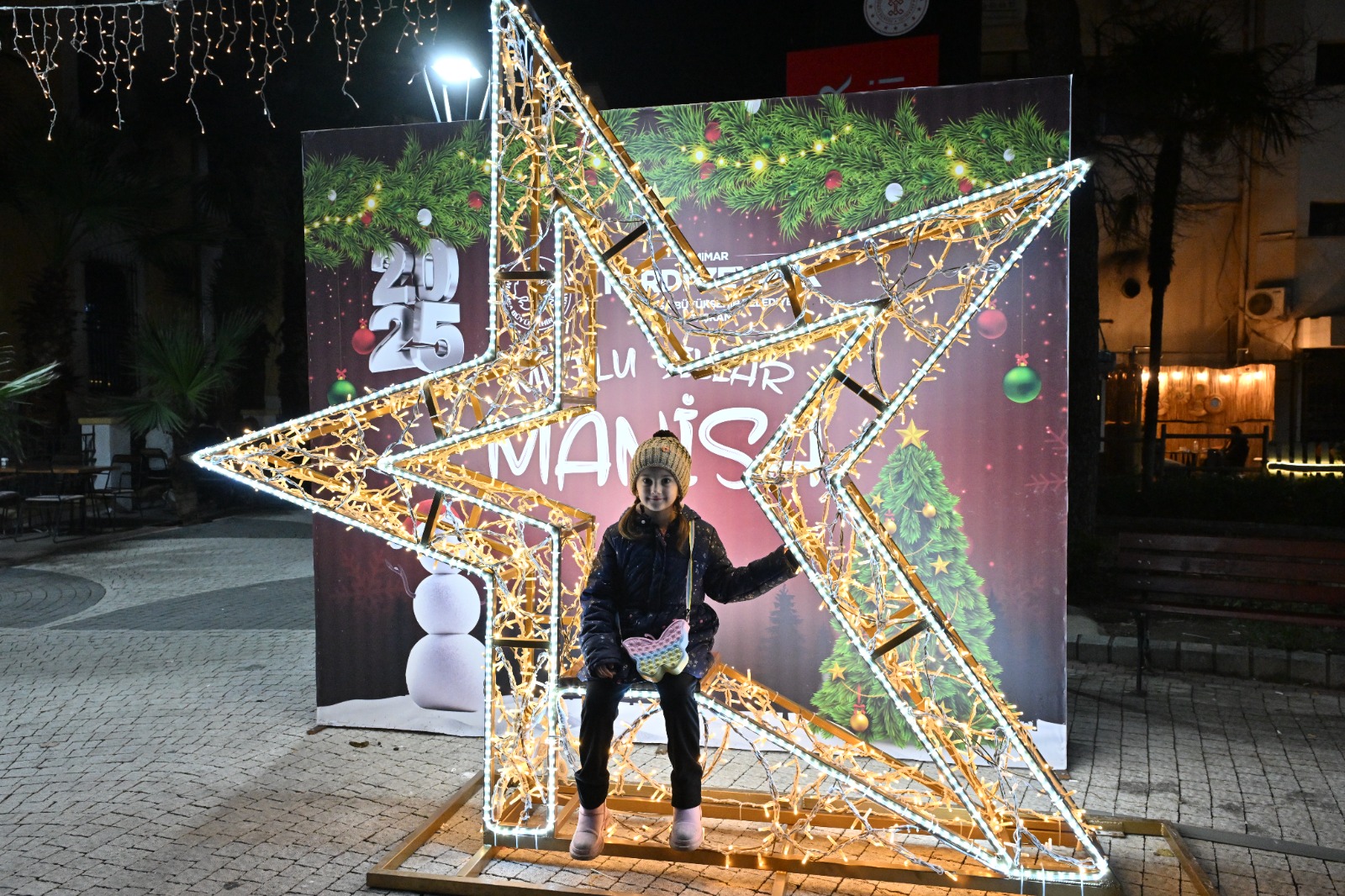 Manisa yeni yıla hazırlandı: Caddeler ışıl ışıl oldu!