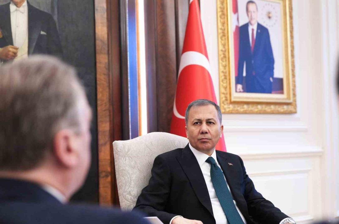 Bakan Yerlikaya, AB Türkiye Delegasyonu Ossowski ile bir araya geldi