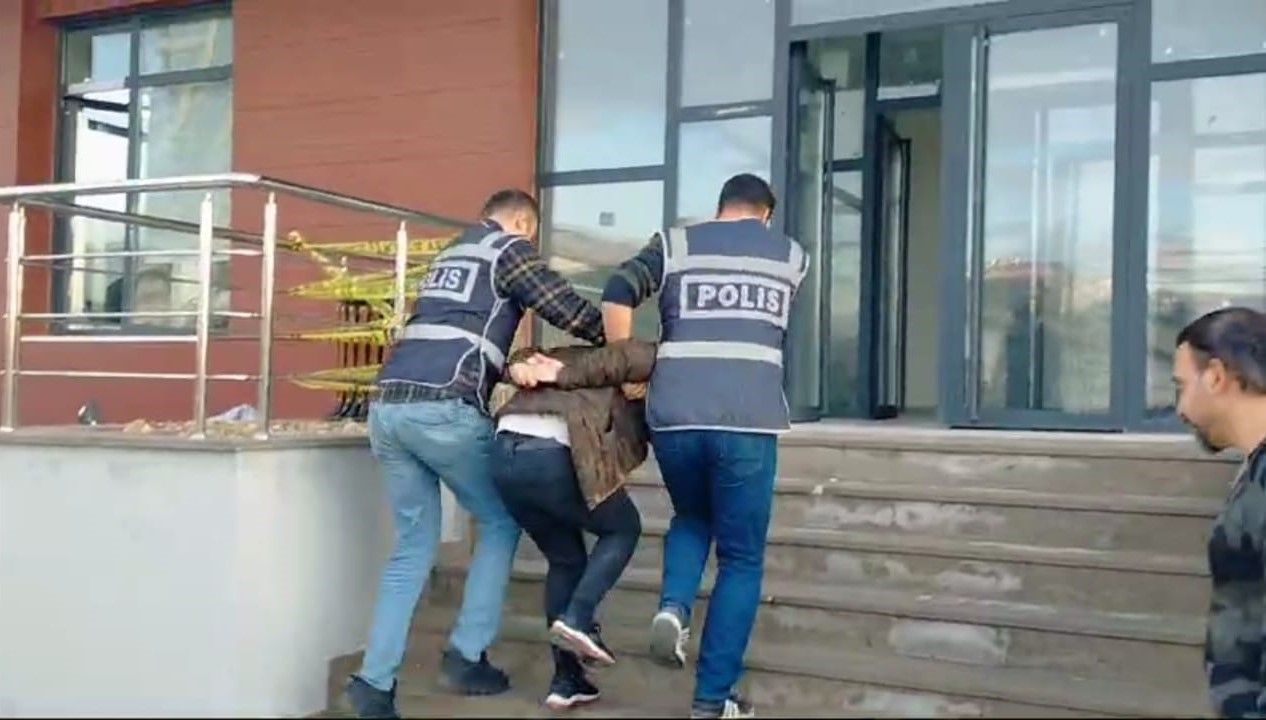 Bisikletli sapık, güpegündüz genç kadını taciz etti!