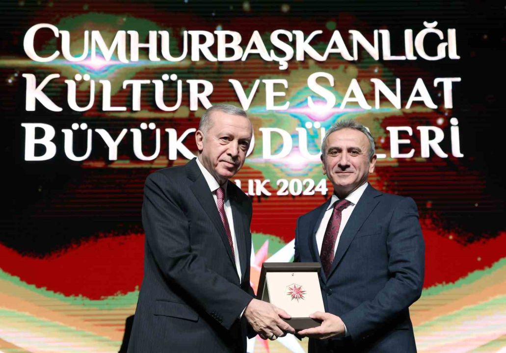 Cumhurbaşkanı Erdoğan: "Millete tepeden bakmayan herkese devlet olarak elimizden gelen desteği sağlıyoruz"