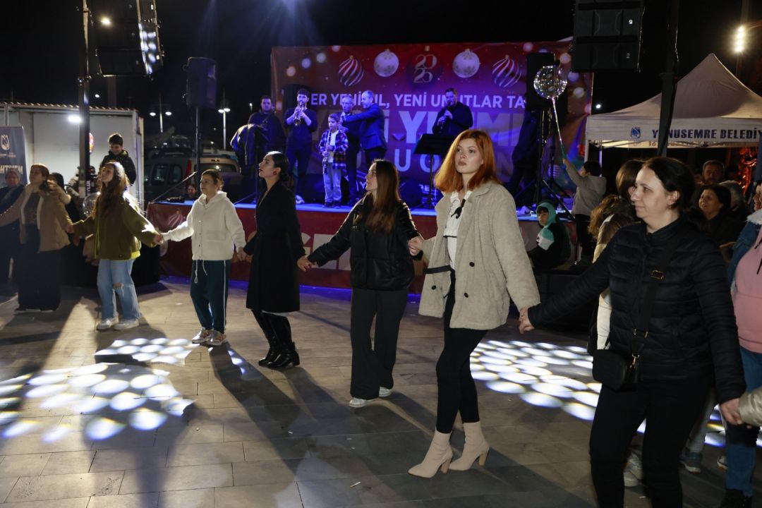 Manisa'da Balkan ezgileri yankılandı
