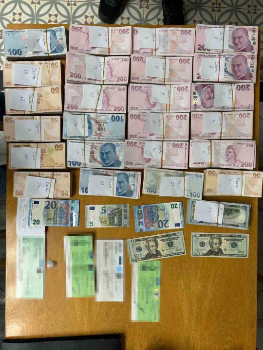Manisa ve 3 ilde FETÖ operasyonunda gizli eyalet imamları yakalandı!