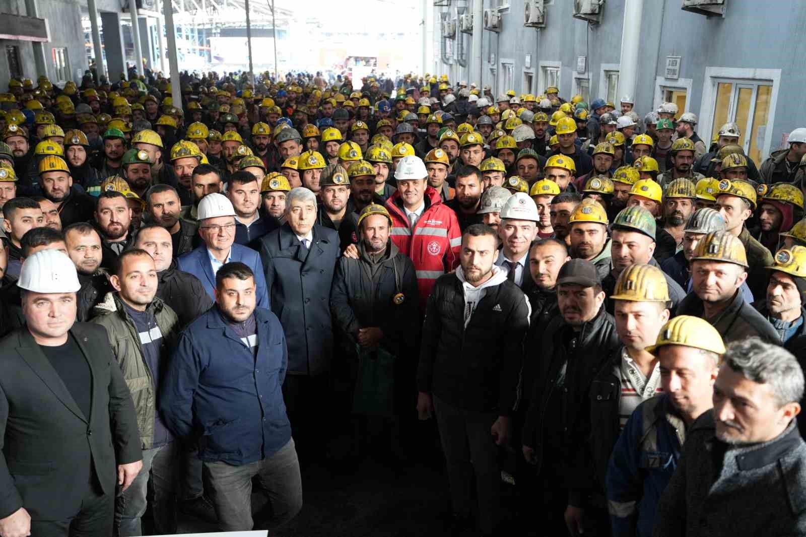 Başkan Zeyrek, Dünya Madenciler Günü’nde madencilerle buluştu