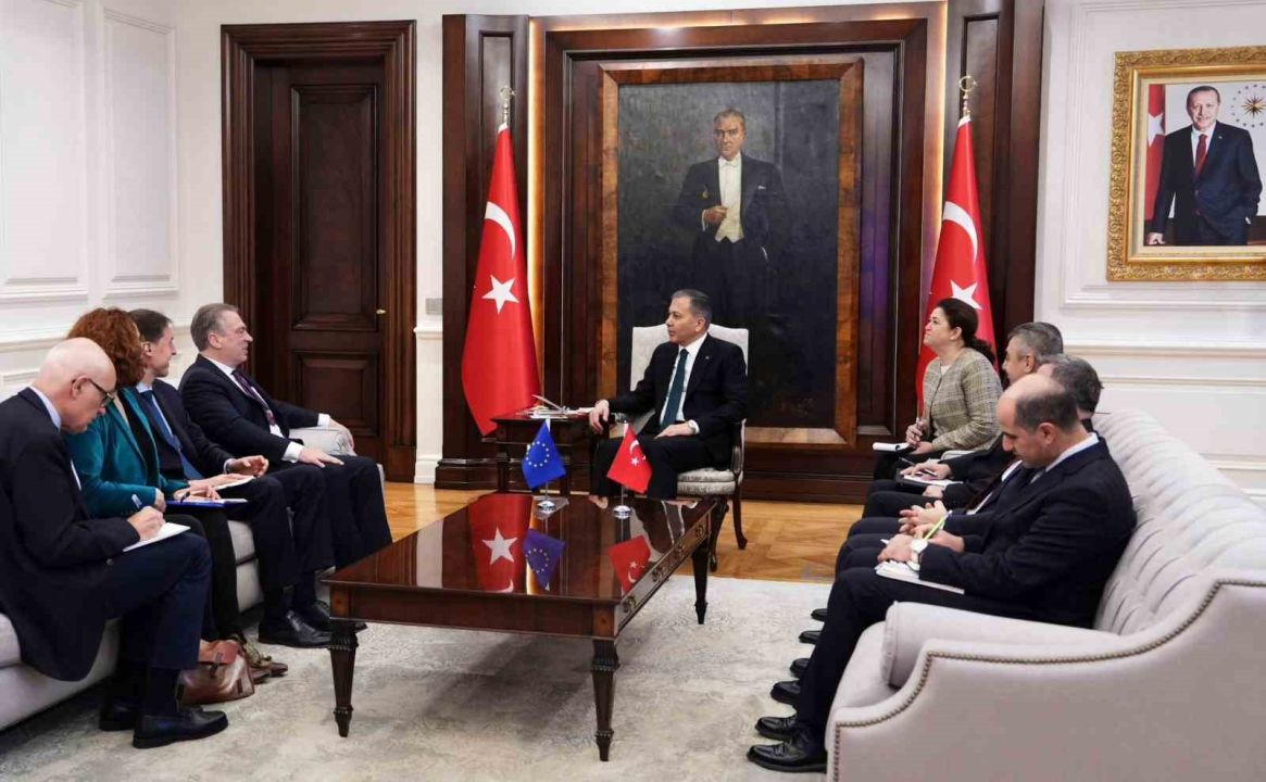 Bakan Yerlikaya, AB Türkiye Delegasyonu Ossowski ile bir araya geldi