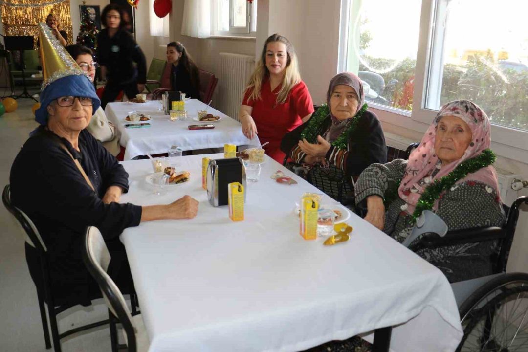 Manisa Büyükşehir Değerli Büyüklerini Unutmadı