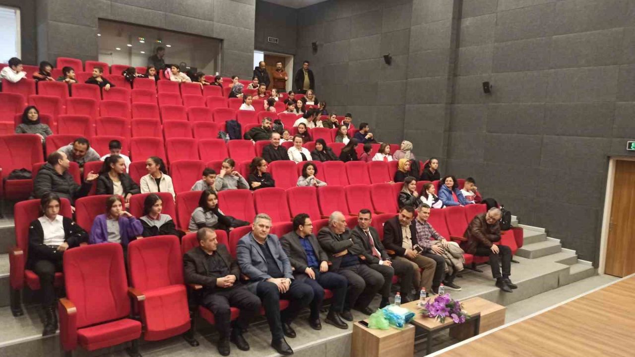 İlçede İstiklâl Marşı’nı güzel okuma yarışması düzenlendi