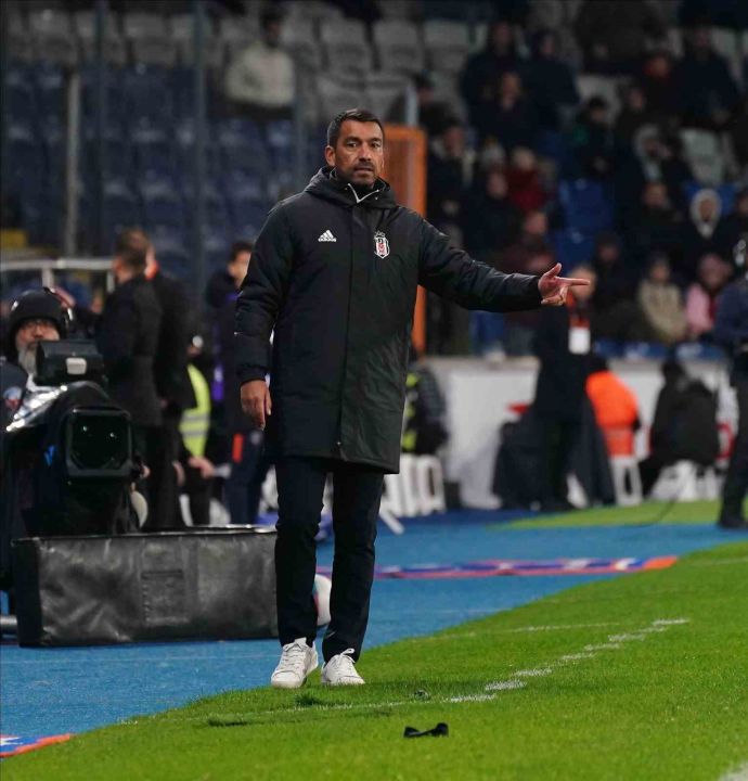 Beşiktaş, Süper Lig’in ilk yarısında siyahla beyaz gibiydi