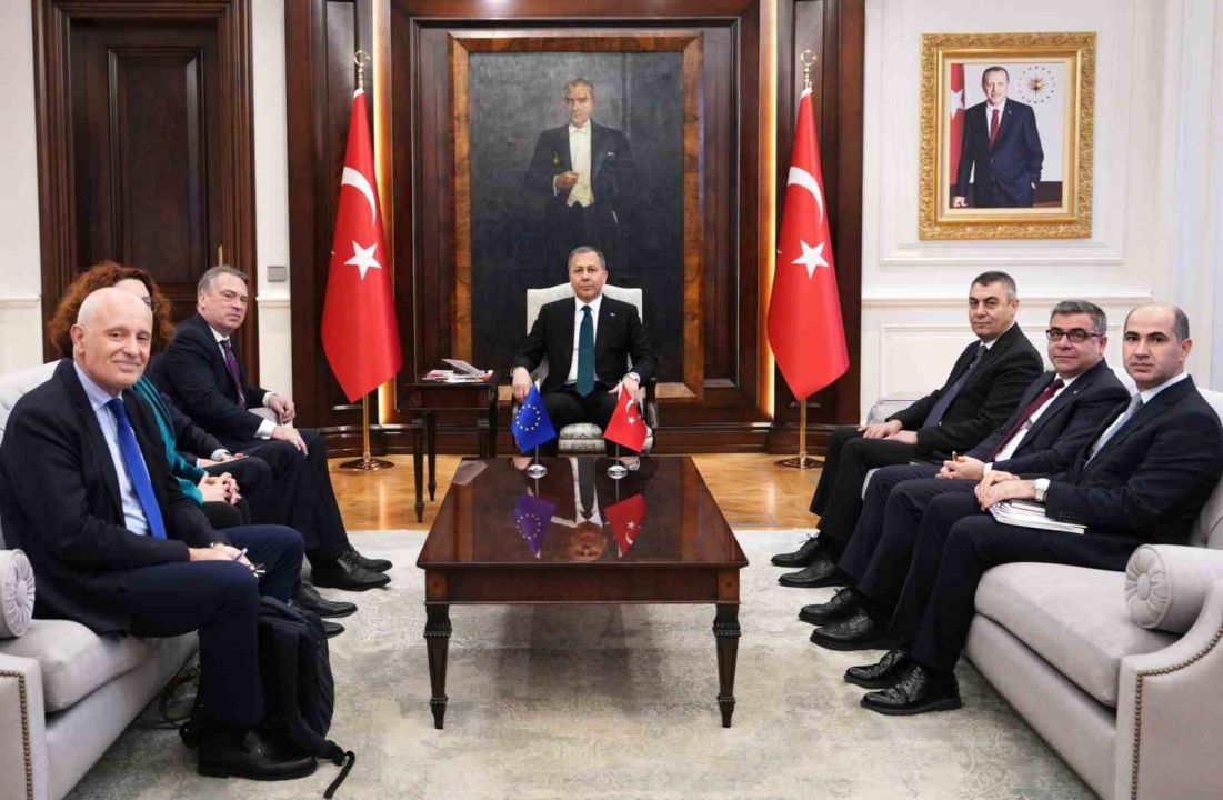 Bakan Yerlikaya, AB Türkiye Delegasyonu Ossowski ile bir araya geldi