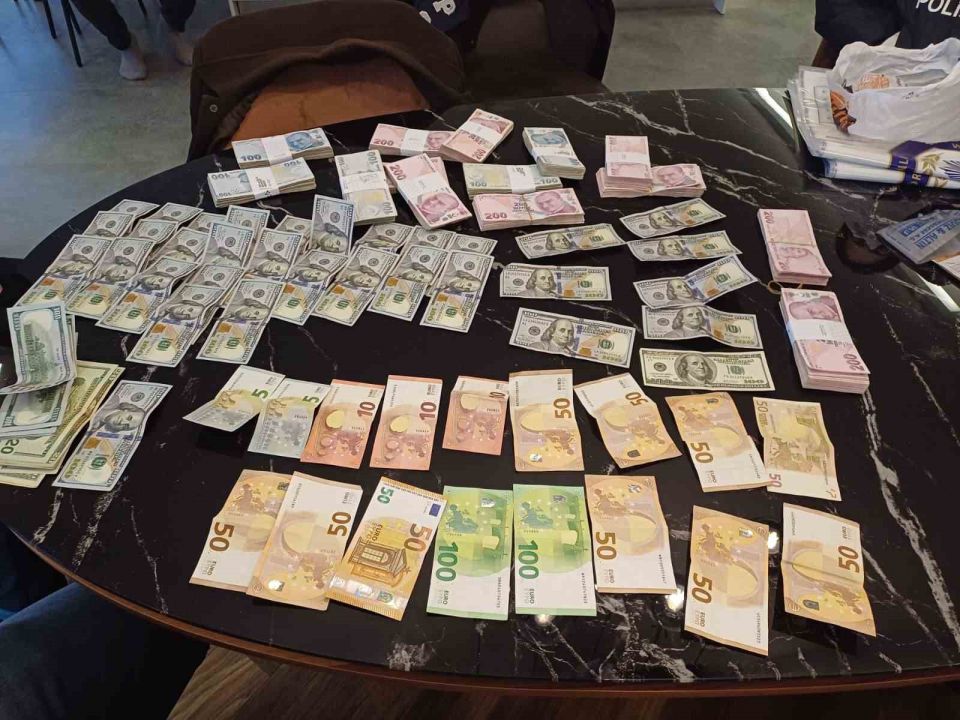 Manisa ve 3 ilde FETÖ operasyonunda gizli eyalet imamları yakalandı!