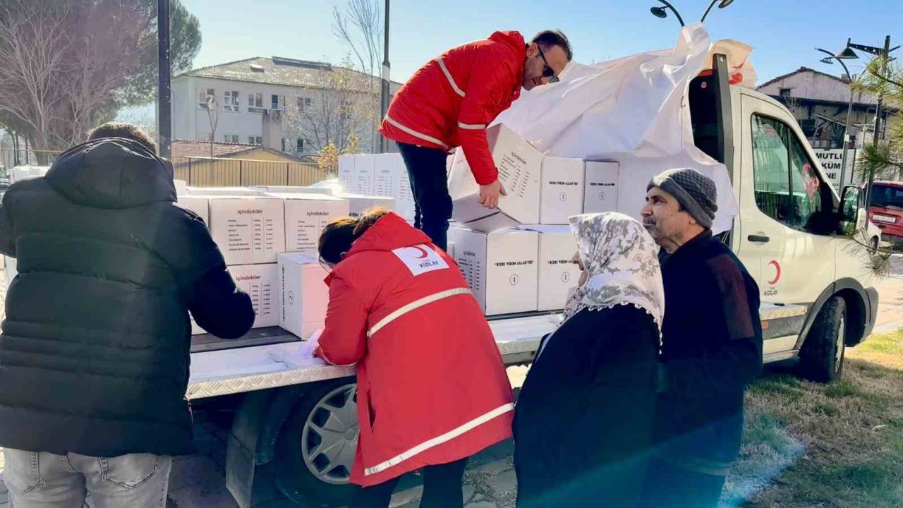 Türk Kızılayı aralık ayında ihtiyaç sahiplerinin yüzünü güldürdü