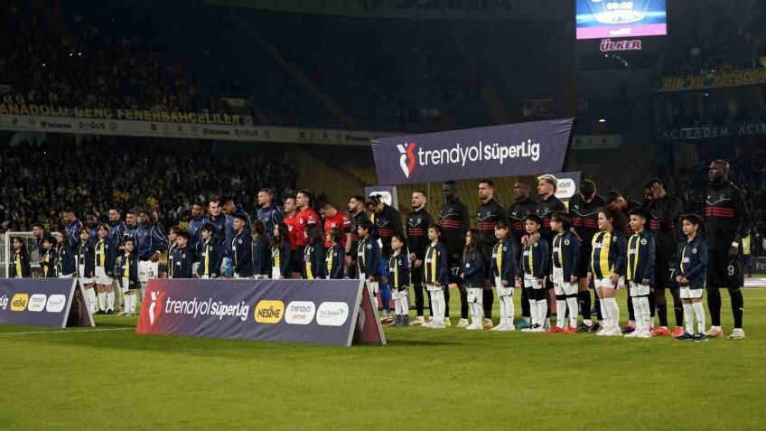 Trendyol Süper Lig: Fenerbahçe: 1 - Atakaş Hatayspor: 0 (Maç devam ediyor)