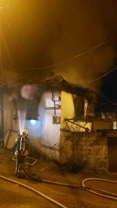 O ilde yangın faciası...1 ve 3 yaşındaki kardeş hayatını kaybetti