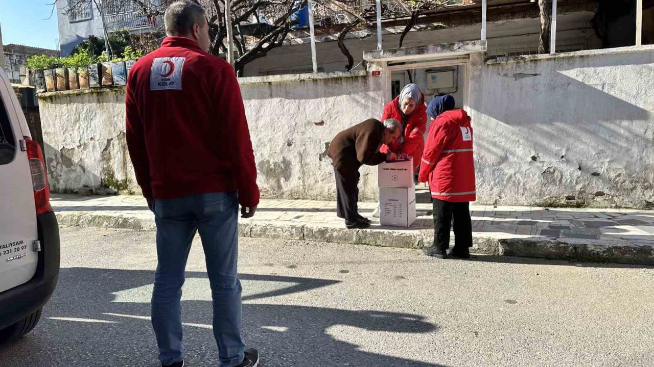 Türk Kızılayı aralık ayında ihtiyaç sahiplerinin yüzünü güldürdü