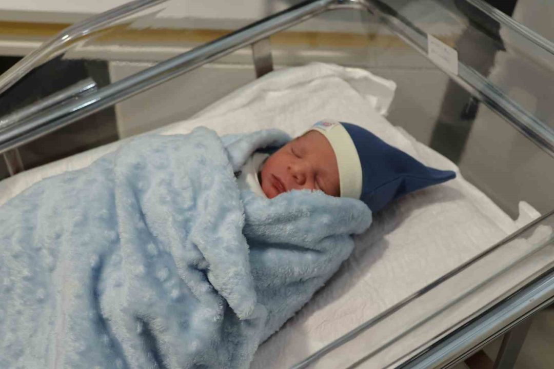 İzmir’de yeni yılın ilk bebeği Mahir Deniz oldu