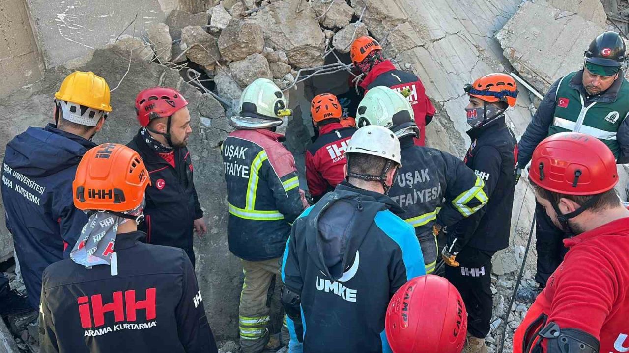 Uşak’ta enkaz altında kalan iş makinesi operatörünün cansız bedenine ulaşıldı