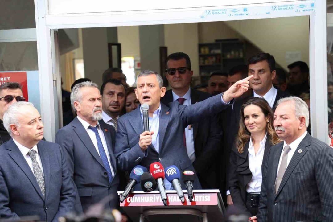 CHP Genel Başkanı Özgür Özel’den Salihli ziyareti