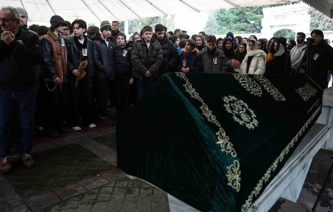 Kadıköy’de bıçaklanarak öldürülen İtalyan şefin oğlu son yolculuğuna uğurlandı