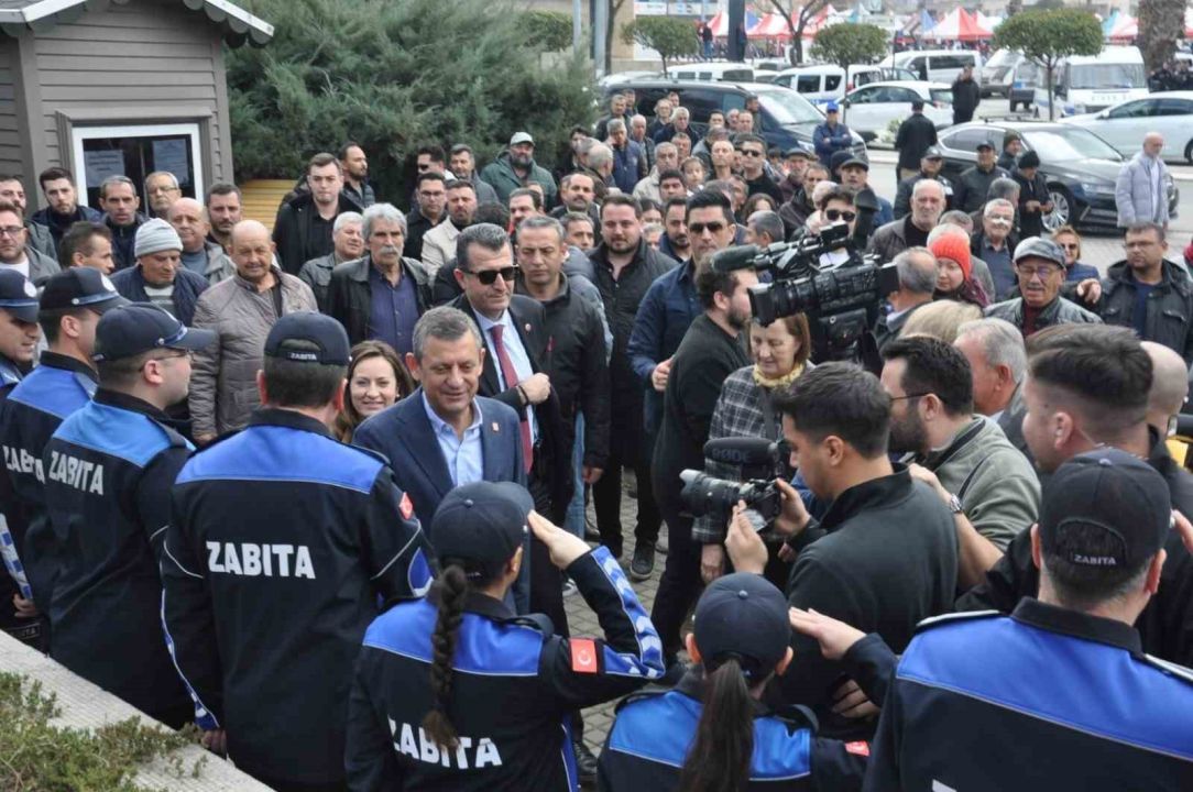 CHP Genel Başkanı Özgür Özel’den Salihli ziyareti