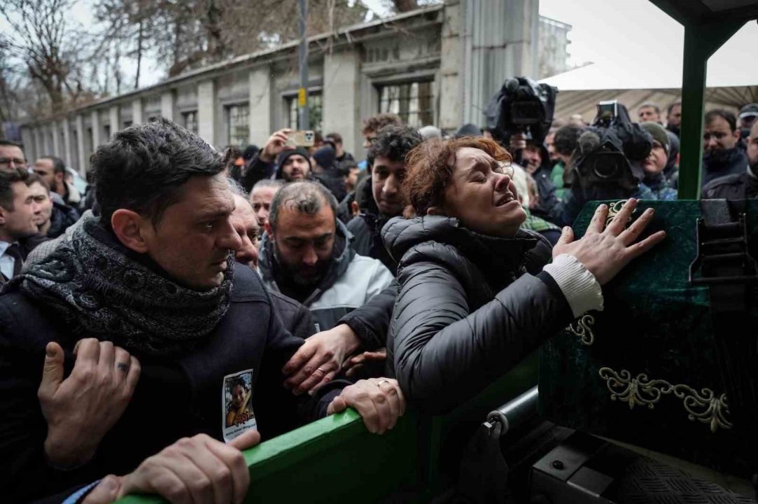 Kadıköy’de bıçaklanarak öldürülen İtalyan şefin oğlu son yolculuğuna uğurlandı