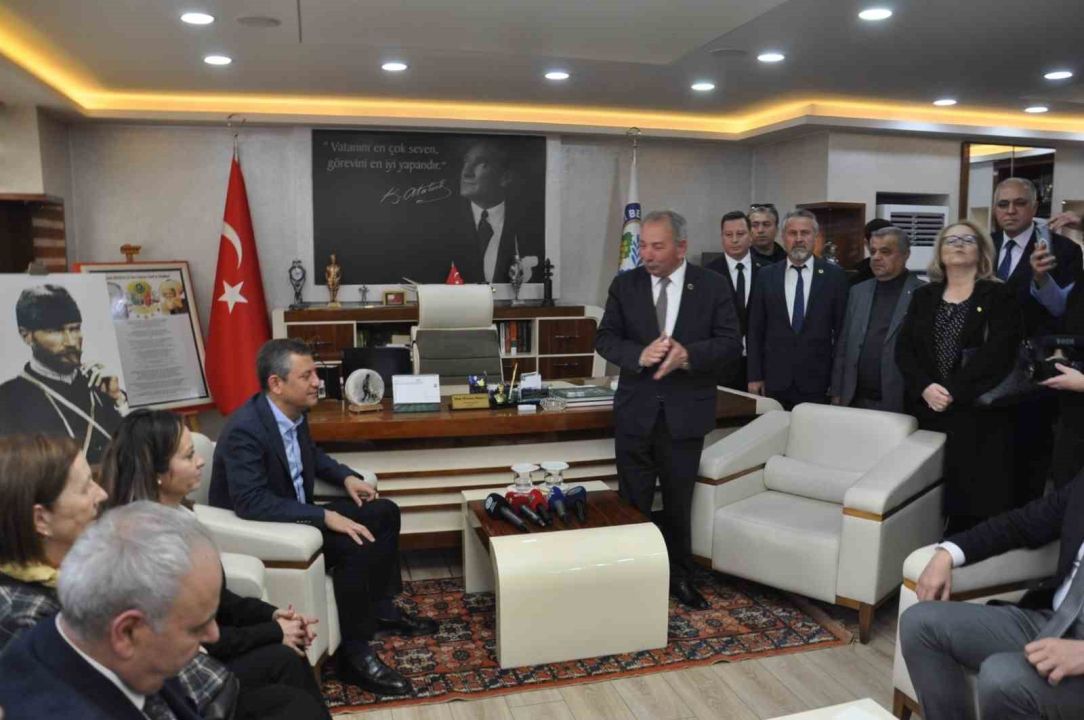 CHP Genel Başkanı Özgür Özel’den Salihli ziyareti