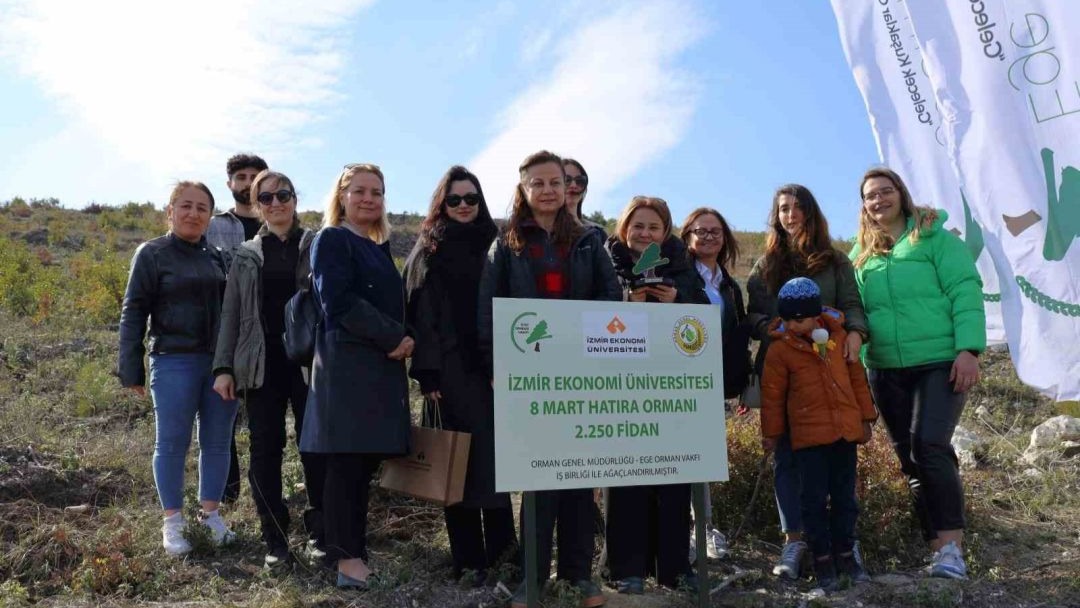 İzmir Ekonomi’den kadın çalışanlarına ‘hatıra ormanı’