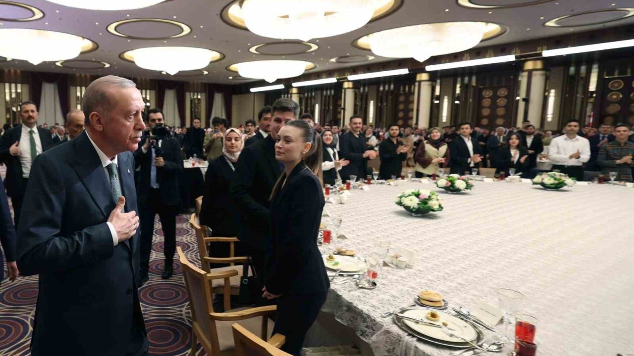 Erdoğan: "Sokaklarda terör estirenlerin, bu ülkeyi yangın yerine çevirmek isteyenlerin varacağı hiçbir menzil yoktur"