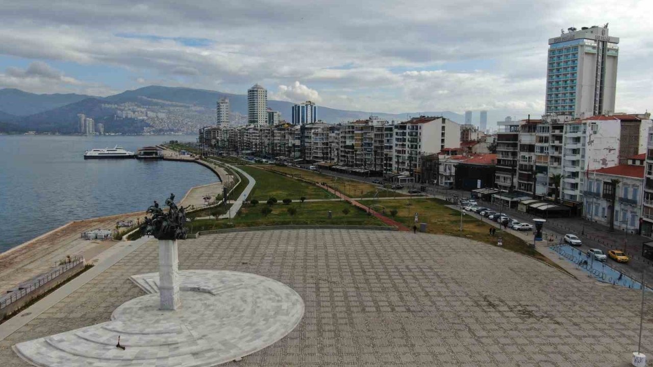 İzmir’in kalbinde bayram sessizliği
