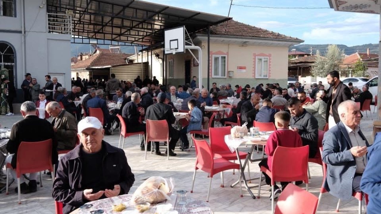 Mahalleli geleneksel bayram yemeğinde buluştu