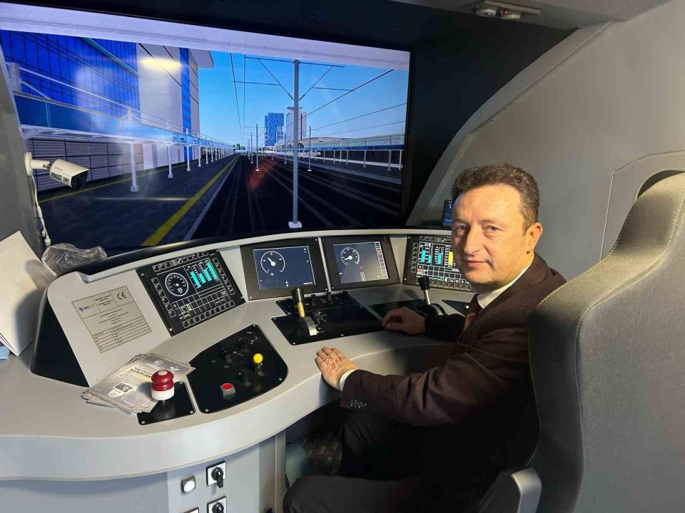 Turgutlu’da öğrenciler makinistliği deneyimledi