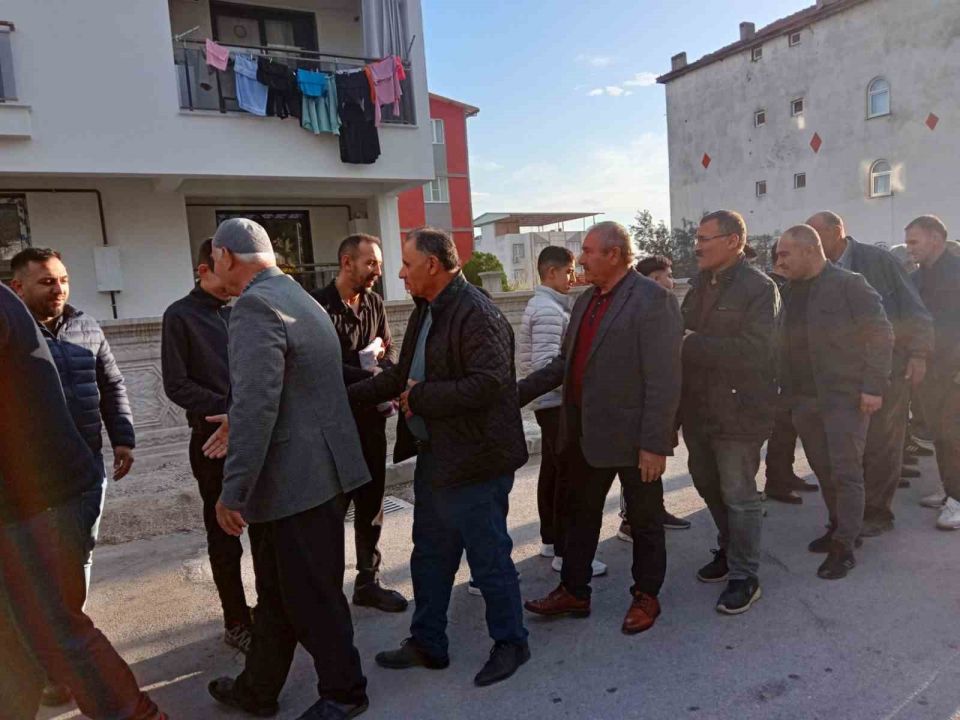 Manisalılar bayram namazında camileri doldurdu