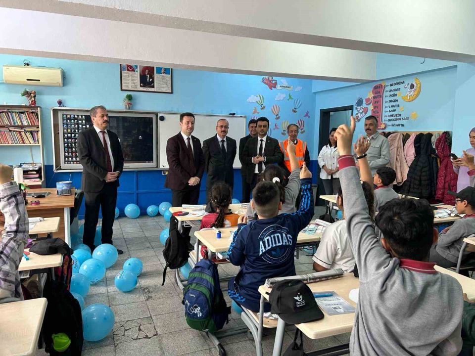 Turgutlu’da öğrenciler makinistliği deneyimledi