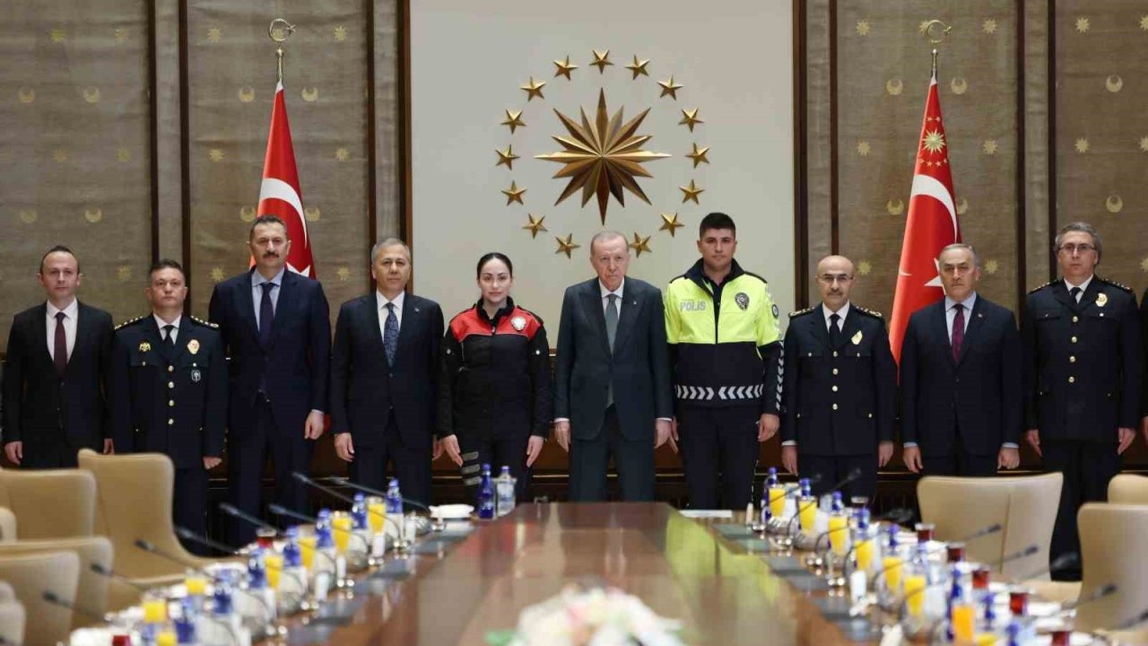 Cumhurbaşkanı Erdoğan, İçişleri Bakanı Yerlikaya ve beraberindeki Türk Polis Teşkilatı heyetini kabul etti.