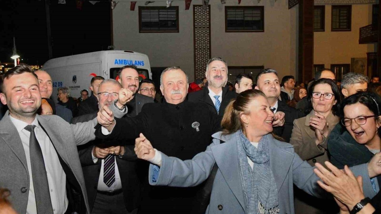 Manisa'da Romanlar günlerini dans ederek kutladı