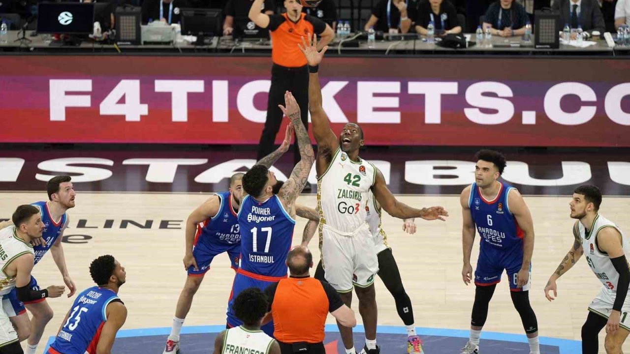 A. Efes, EuroLeague’de play-off’u garantiledi