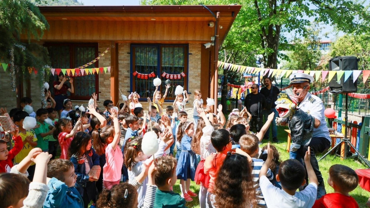 Yunusemreli minikler 23 Nisan kutlamalarına başladı