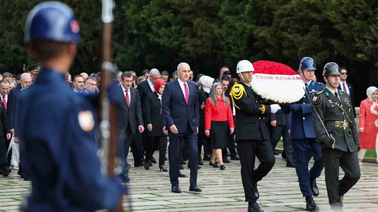 TBMM Başkanı Kurtulmuş ve devlet erkanından 23 Nisan’da Anıtkabir’e ziyaret