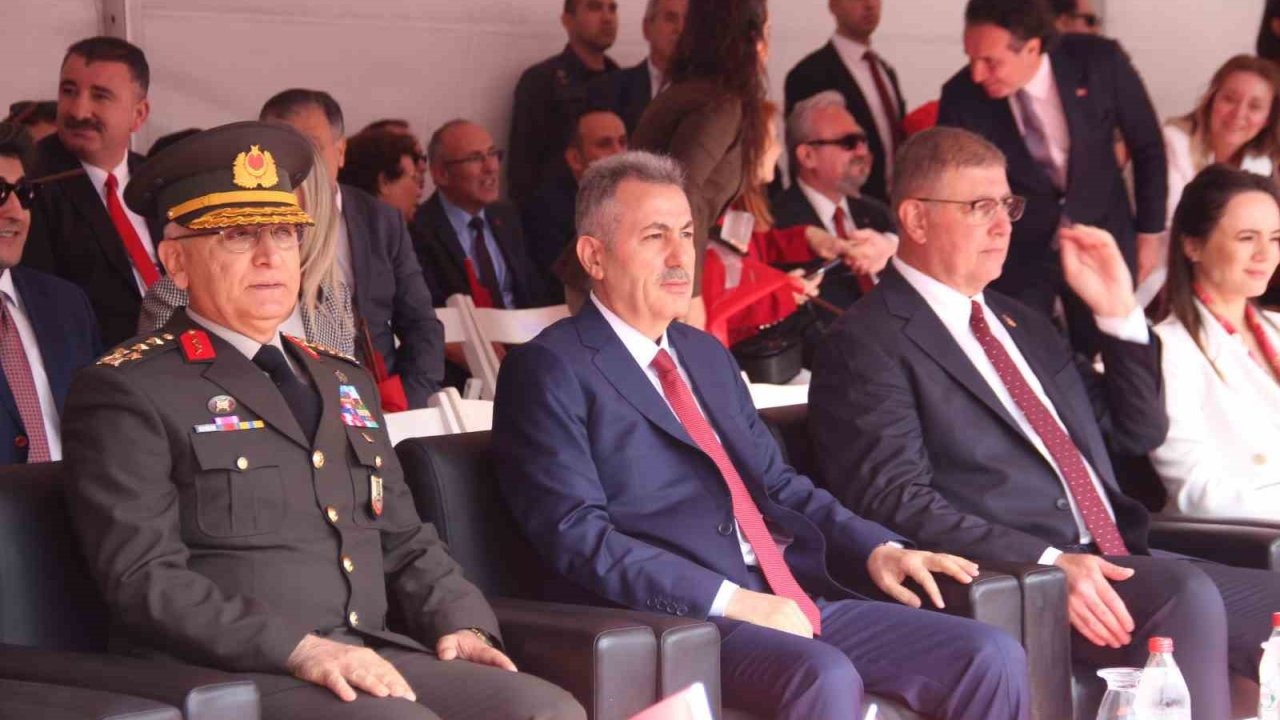 İzmir’de 23 Nisan kutlamalarından renkli görüntüler