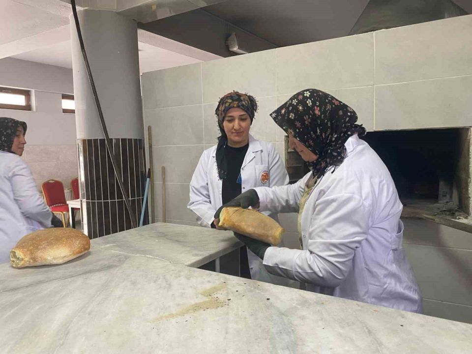 600 yıllık geçmişi olan ata ekmeğini ekmek kapısı yaptılar
