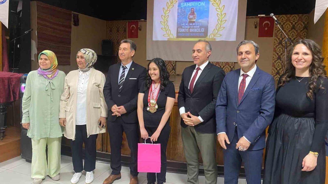 Özel öğrencilerden duygu dolu program