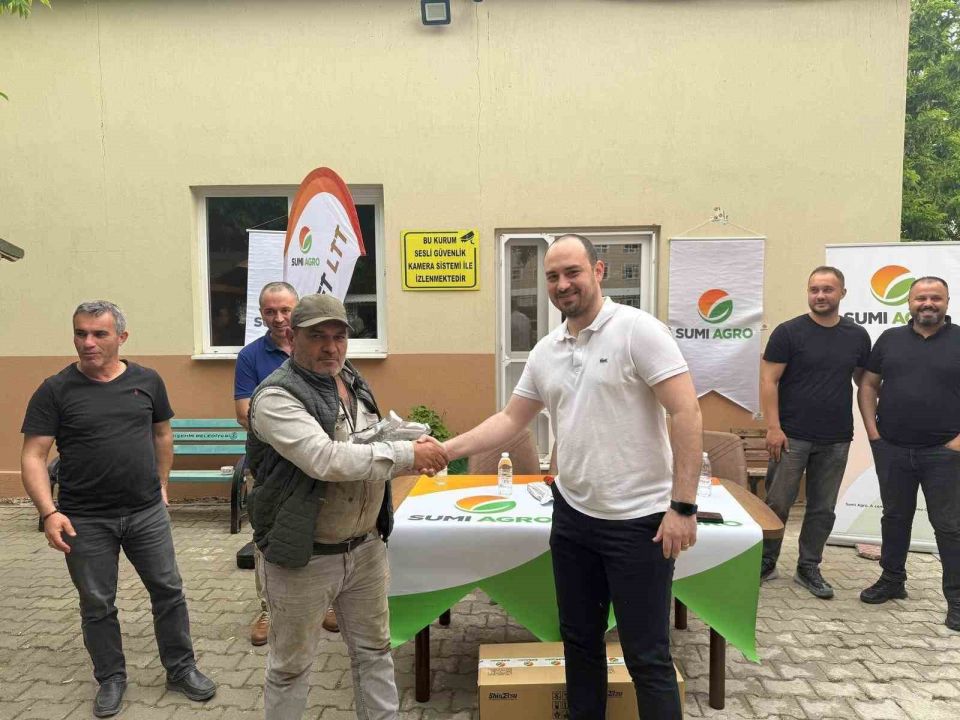 Sarıgöl’de Unlubit zararlısına karşı feromon tuzakları dağıtıldı