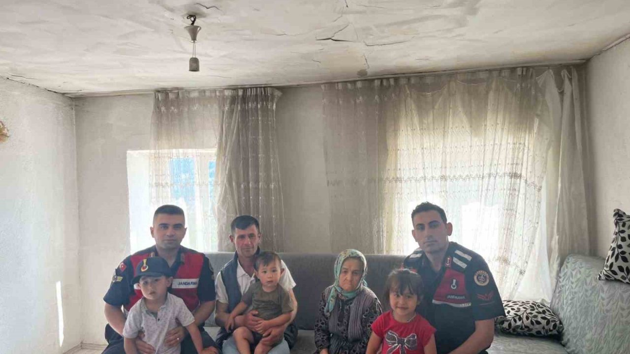 Gördes Jandarmasından şehit yakınlarına bayram ziyareti