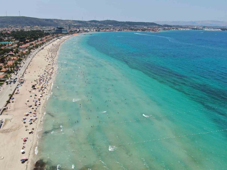 Çeşme’de plajlar doldu taştı nüfus 1 milyonu geçti