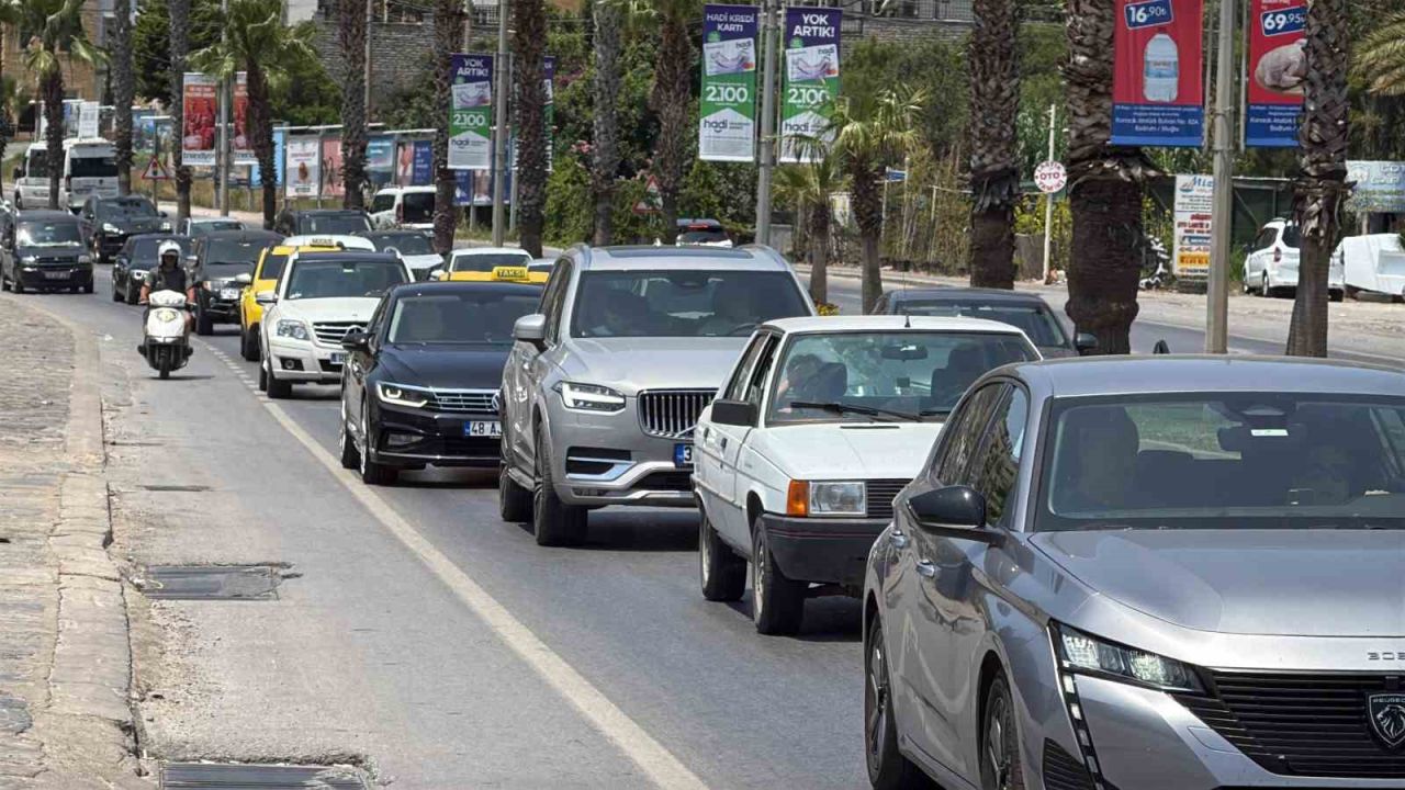 Bodrum’dan bayram dönüşü 24 saatte 15 binden fazla araç çıkış yaptı