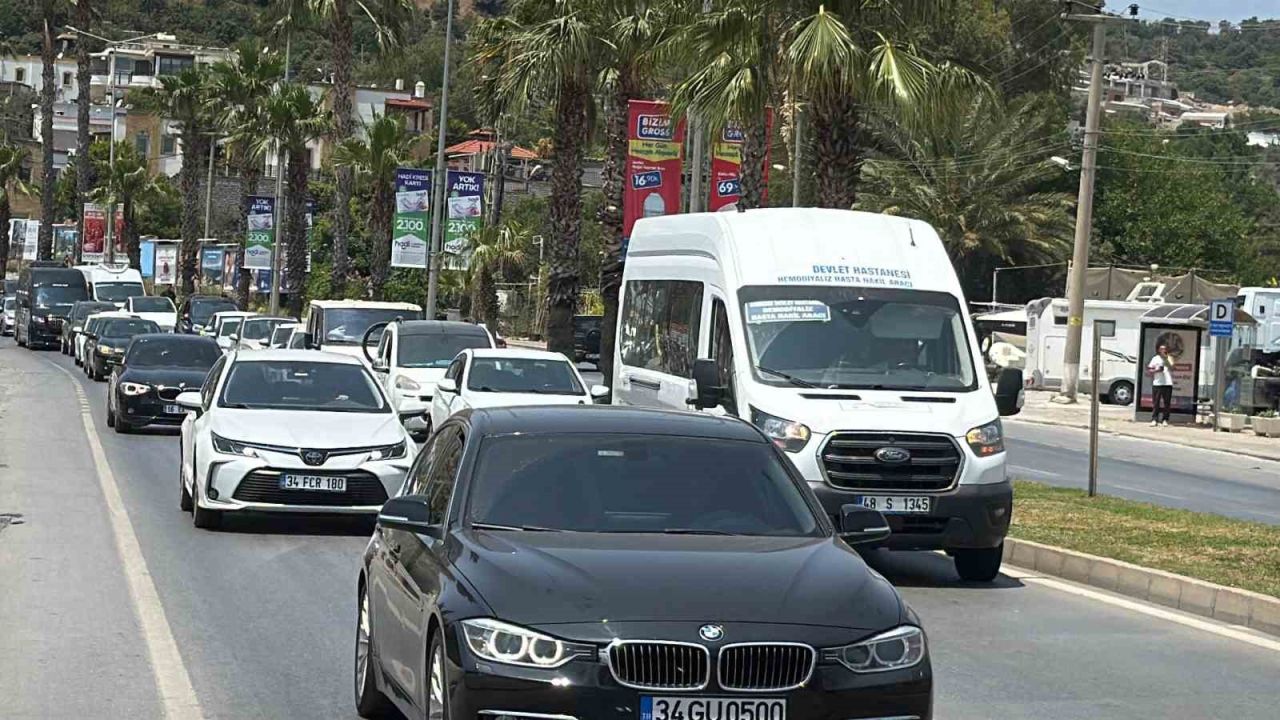 Bodrum’dan bayram dönüşü 24 saatte 15 binden fazla araç çıkış yaptı