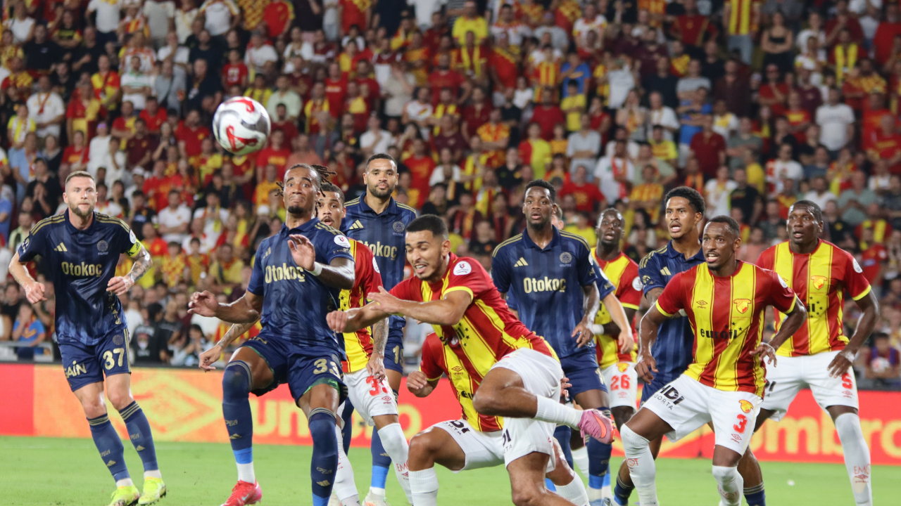 Göztepe Fenerbahçe Maçında Penaltı Var, Kırmızı Kart Var, Gol Yok